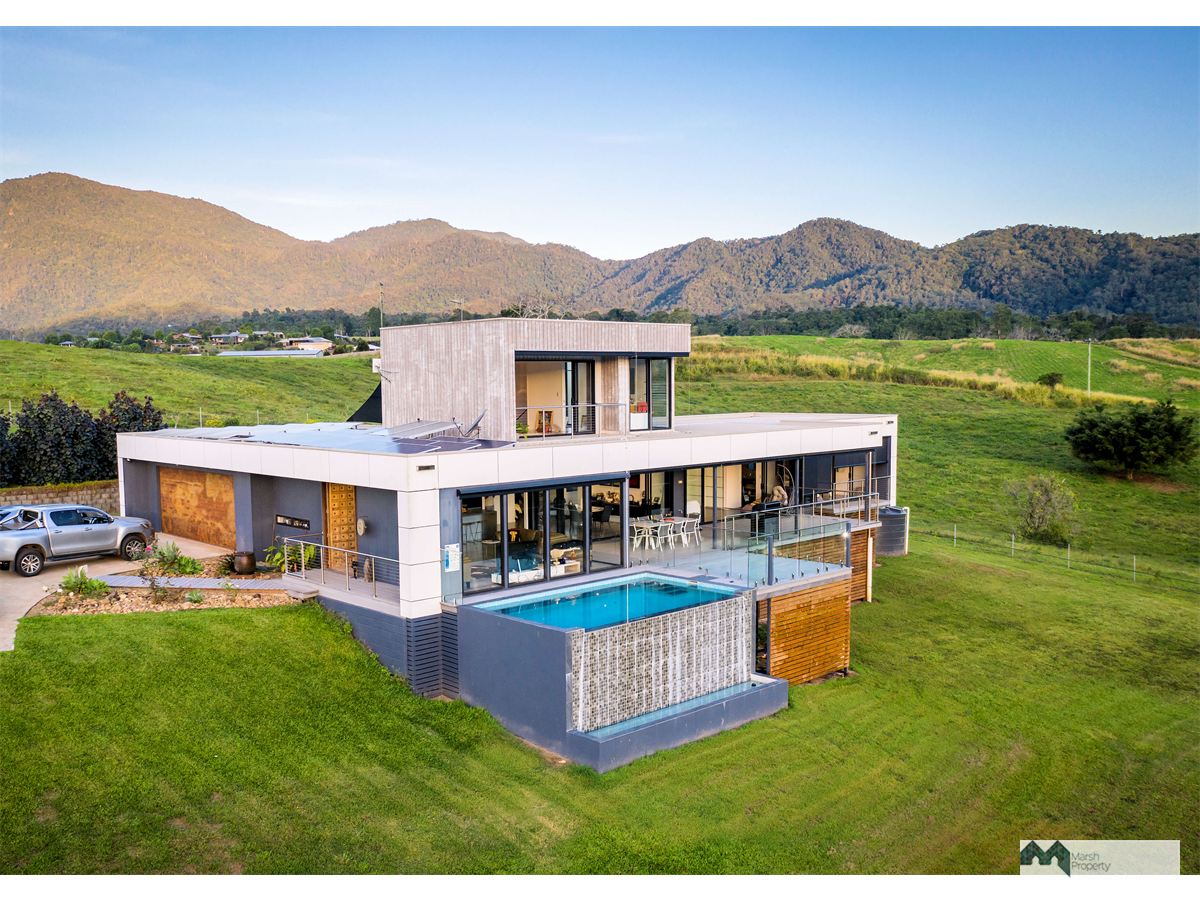 Amazing Lifestyle Acreage