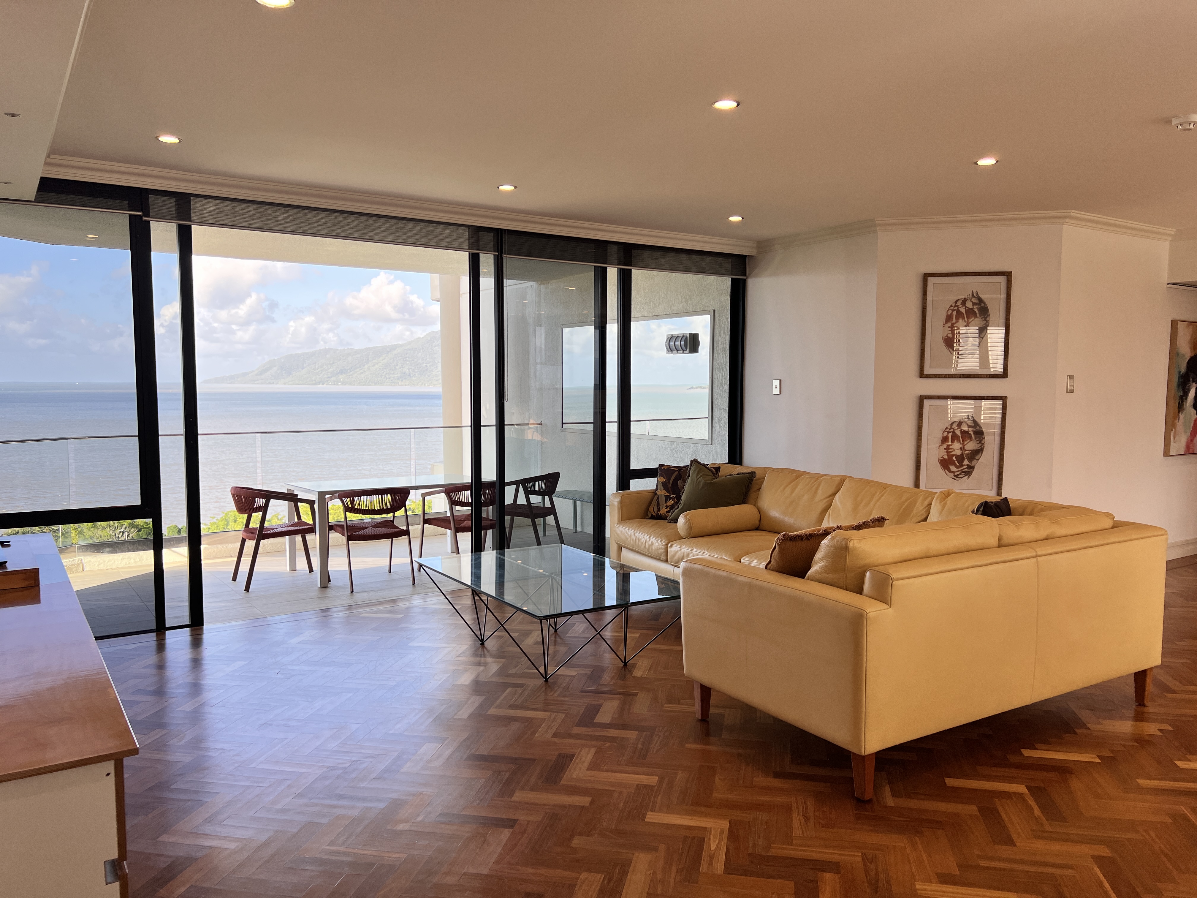 Esplanade Sub-penthouse With Ocean & City Views